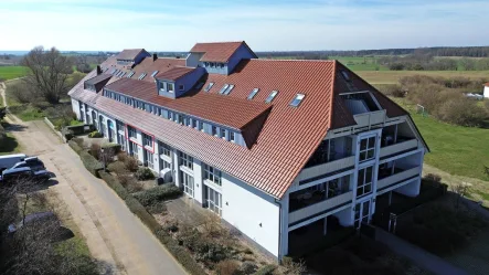 Luftaufnahme  - Wohnung kaufen in Stolpe auf Usedom - Fernsicht und Ruhe: Ihr modernes Apartment in idyllischer ländlicher Umgebung