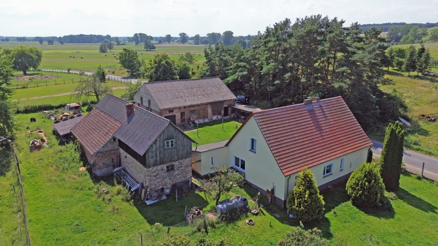 Titelbild - Haus kaufen in Reetzow - Idyllischer Dreiseitenhof in Reetzow - inkl. großzügigem Grundstück