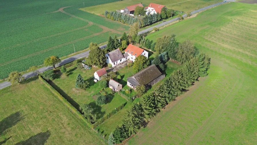 Grundstück - Haus kaufen in Rubkow - Idyllisches Landhaus mit 4 Wohnungen, Scheune und Garage auf großzügigem Grundstück