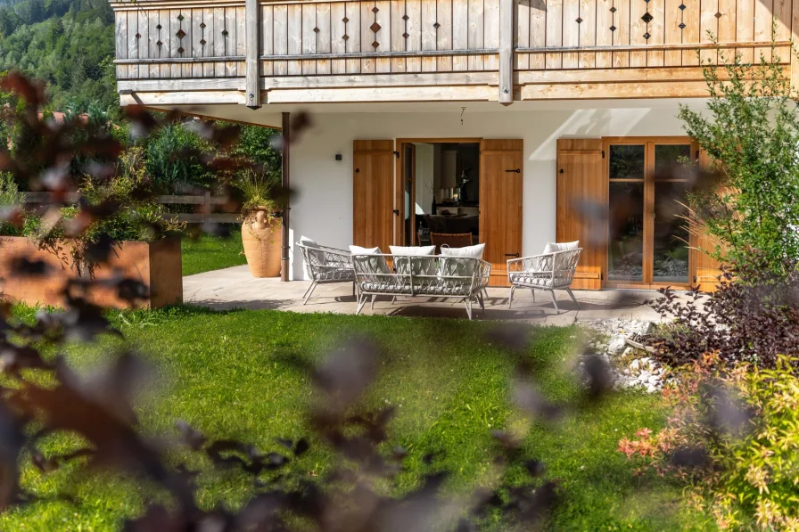 Süd/West Terrasse - Wohnung kaufen in Schliersee / Neuhaus - Hochwertige Gartenwohnung mit Bergblick (Bj. 2018, Energie A+)