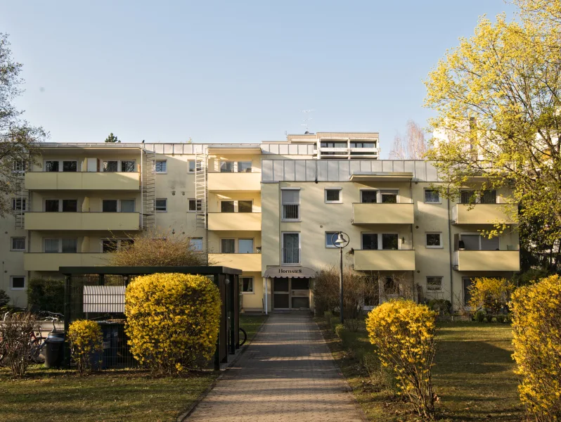 Zugang  - Wohnung kaufen in München / Schwabing-West - Vermietetes Apartment Nähe Olympiapark