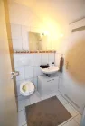 Gäste-WC, Einfamilienhaus m. Einliegerwohnung, 2 Garagen z. Kauf in Düsseldorf Hellerhof, Frank Ewe Immobilienmakler