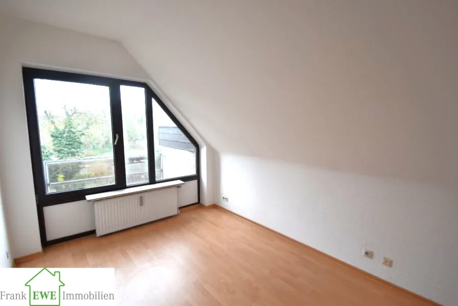 Einliegerwohnung,Schlafzimmer, Zweifamilienhaus mit 2 Garagen zum Kauf in Düsseldorf Hellerhof, Frank Ewe Immobilien