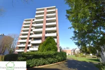 Hausansicht Balkonseite.1-Zimmer-Appartement mit Einbauküche, Balkon und PKW-Stellplatz zum Kauf in Düsseldorf Hassels, Frank Ewe Immobilienmakler