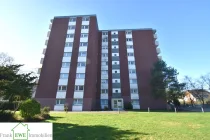 Hausansicht, 1-Zimmer-Appartement mit Einbauküche, Balkon und PKW-Stellplatz zum Kauf in Düsseldorf Hassels, Frank Ewe Immobilienmakler Düsseldorf 