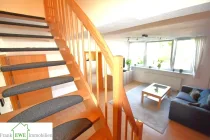 Treppe, 5-Zimmer-Maisonette-Wohnung zum Kauf in Düsseldorf Holthausen, Frank Ewe Immobilienmakler Düsseldorf Hassels