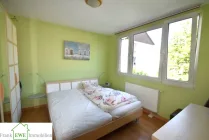 Schlafzimmer, 5-Zimmer-Maisonette-Wohnung zum Kauf in Düsseldorf Holthausen, Frank Ewe Immobilienmakler Düsseldorf Hassels