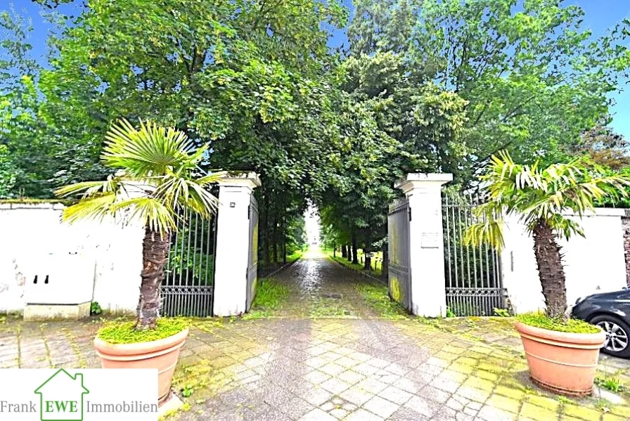 Schloss Mickeln, 2-Zimmer-Wohnung zum Kauf in Düsseldorf Himmelgeist, Frank Ewe Immobilien - Wohnung kaufen in Düsseldorf / Himmelgeist - Objekt Nr.  293_1Tolle Aussicht in Traumhafter Lage2-Zimmer-Wohnung ,Garten, Carport360°Rundgang