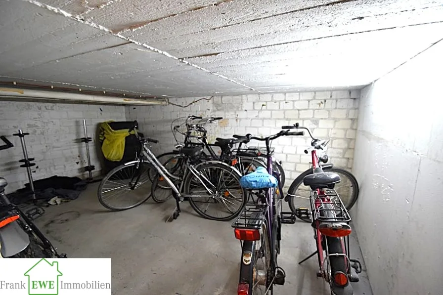 Fahrradkeller, 4-Zimmer-Wohnung mit Loggia zum Kauf in Düsseldorf Garath, Frank Ewe Immobilienmakler Düsseldorf Hassels