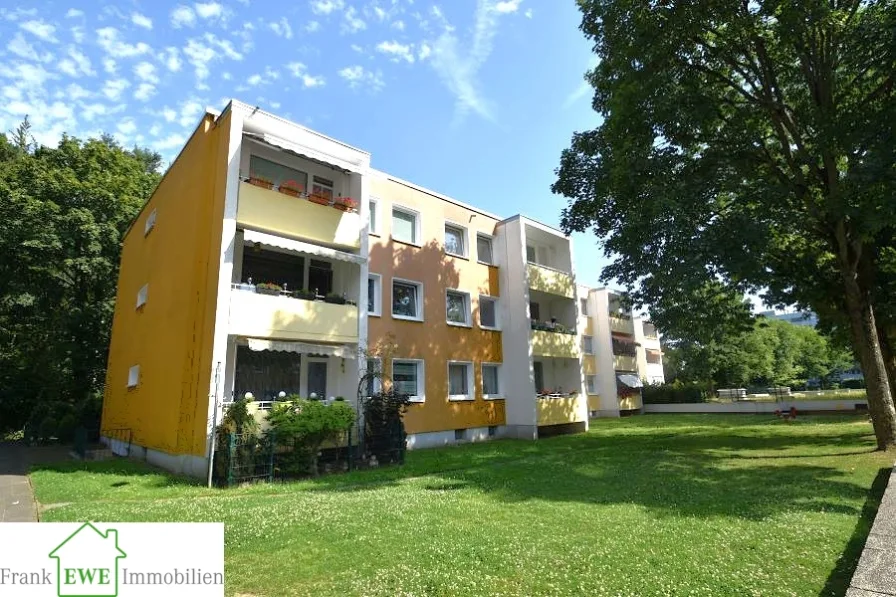 Hausansicht Rückseite, 4-Zimmer-Wohnung mit Loggia zum Kauf in Düsseldorf Garath, Frank Ewe Immobilienmakler Düsseldorf - Wohnung kaufen in Düsseldorf - Objekt Nr. 314 - 40595 Düsseldorf4-Zimmer-Wohnung mit Einbauküche und Loggia360Grad Rundgang