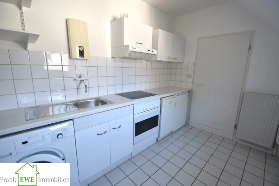 Küche, 4-Zimmer-Wohnung zur Miete in Düsseltal, Frank Ewe Immobilienmakler Düsseldorf Hassels - Wohnung mieten in Düsseldorf / Düsseltal - Objekt Nr. 322 40239 Düsseltal. 4-Zimmer-Dachgeschosswohnung mit Einbauküche