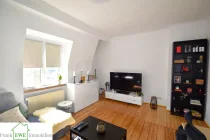 Wohnzimmer, 2-Zimmer-Wohnung zum Kauf in Düsseldorf Oberkassel, FRank Ewe Immobilienmakler Düsseldorf