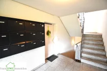 Treppenhaus Maisonette-Wohnung mit Einbauküche und Dachterrasse zum Kauf in Düsseldorf Eller, Frank Ewe Immobilienmakler Düsseldorf