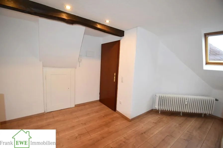 Diele 2, 3-Zimmer-Maisonette-Wohnung mit Dachterrasse zur Miete in Düsseldorf Reisholz, Frank Ewe Immobilienmakler