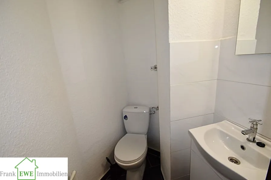 WC, 3-Zimmer-Maisonette-Wohnung mit Dachterrasse, Miete in Düsseldorf Reisholz, Frank Ewe Immobilienmakler Düsseldorf