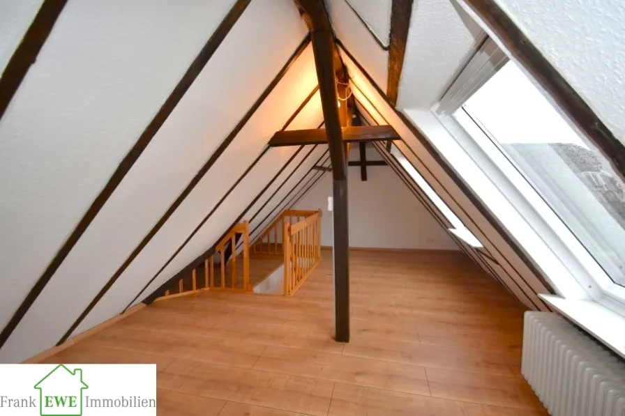 Spitzboden, 3-Zimmer-Maisonette-Wohnung mit Dachterrasse zur Miete in Düsseldorf Reisholz, Frank Ewe Immobilienmakler