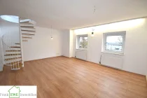 Wohnzimmer, 3-Zimmer-Maisonette-Wohnung mit Dachterrasse zur Miete inDüsseldorf Reisholz, Frank Ewe Immobilienmakler 