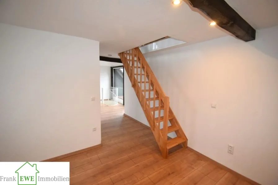 Zugang Spitzboden, 3-Zimmer-Maisonette-Wohnung mit Dachterrasse, Miete Düsseldorf Reisholz, Frank Ewe Immobilienmakler