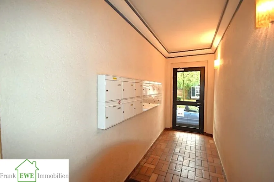 Hauseingang, 3-Zimmer-Maisonette-Wohnung mit Dachterrasse zur Miete in Düsseldorf Reisholz, Frank Ewe Immobilienmakler