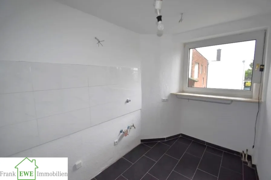 Küche, 3-Zimmer-Maisonette-Wohnung mit Dachterrasse zur Miete in Düsseldorf Reisholz, Frank Ewe Immobilienmakler