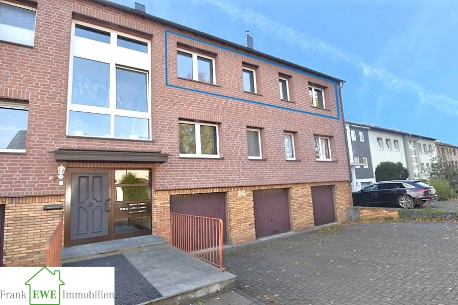 Hausansicht; 3-Zimmer-Wohnung mit Balkon und Garage zur Miete, Düsseldorf Hassels, Frank Ewe Immobilienmakler Düsseldorf Hassels - Wohnung mieten in Düsseldorf - Objekt Nr. 196_1, 40599 Düsseldorf Hassels3-Zimmer-Wohnung mit Balkon und Garage