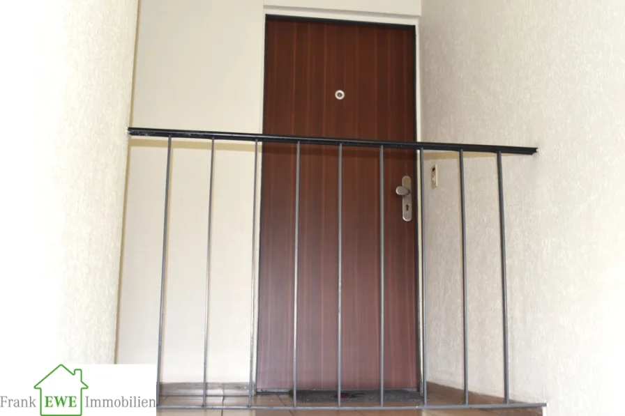 Wohnungseingang, 3-Zimmer-Wohnung mit Balkon zum Kauf in Düsseldorf Garath, Frank Ewe Immobilienmakler Düsseldorf Hassels