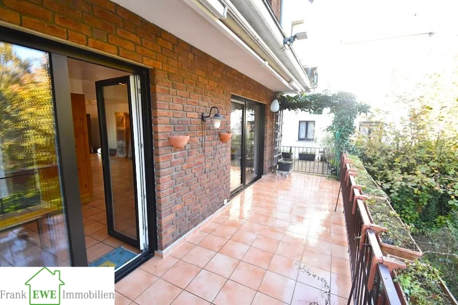 Terrasse EG, Einfamilienhaus Garten Garage zum Kauf in Düsseldorf Hassels, Frank Ewe Immobilienmakler Düsseldorf