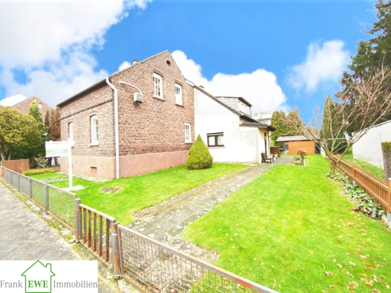 Grundstück zum Kauf in Düsseldorf Hassels; Frank Ewe Immobilienmakler Düsseldorf Hassels - Grundstück kaufen in Düsseldorf / Hassels - Objekt Nr. 336, 40599 Düsseldorf Hassels Baugrundstück für Mehrfamilienhaus oder Doppelhaus