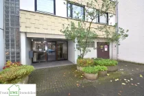 Hausansicht, 1-Zimmer-Appartement mit Loggia zum Kauf in Düsseldorf Benrath, Frnk Ewe Immobilienmakler Düsseldorf