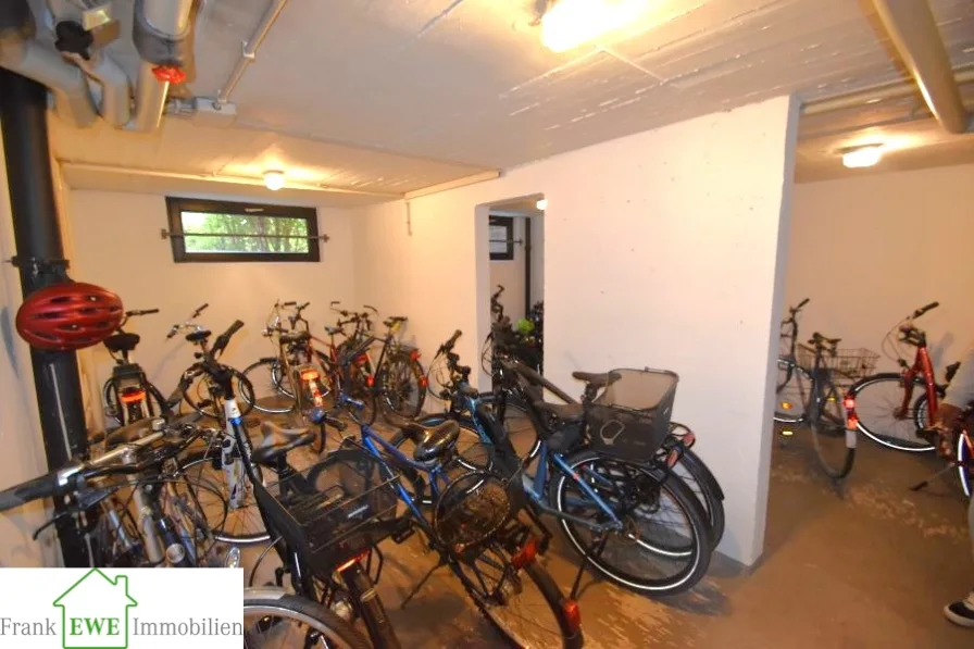 Fahrradkeller, 1-Zimmer-Wohnung mit Terrasse zum Kauf Düsseldorf Benrath, Frank Ewe Immobilienmakler Düsseldorf