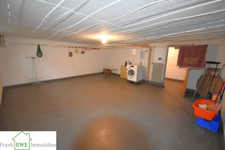 Wasch-und Trockenraum mit Balkon und Garage zum Kauf in Hilden, Frank Ewe Immobilienmakler Düsseldorf Hassels