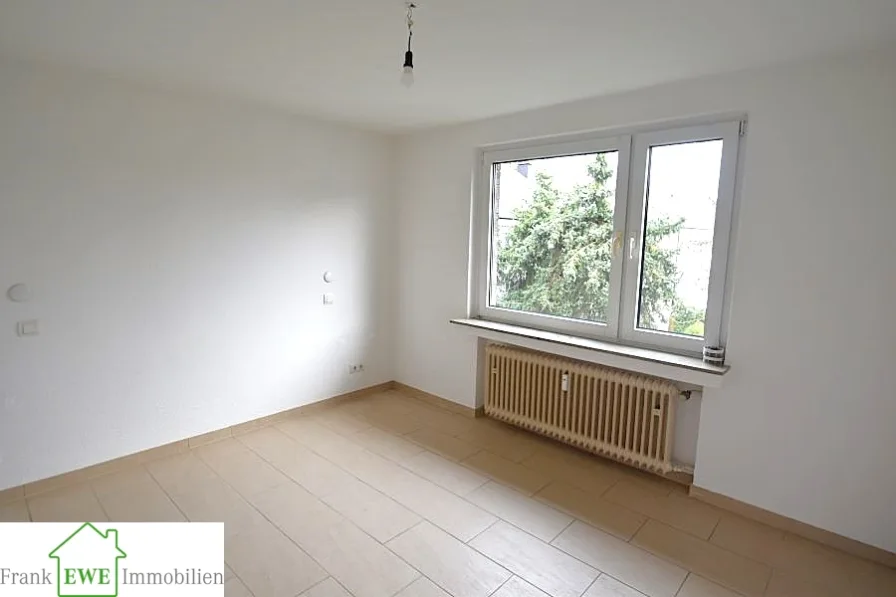 Schlafzimmer, 2-Zimmer-Wohnung mit Loggia zum Kauf in Düsseldorf Hassels, Frank Ewe Immobilien