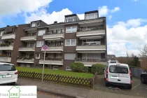 Hausansicht Straßenseite, 2-Zimmer-Wohnung mit Loggia, Kauf in Düsseldorf Hassels, Frank Ewe