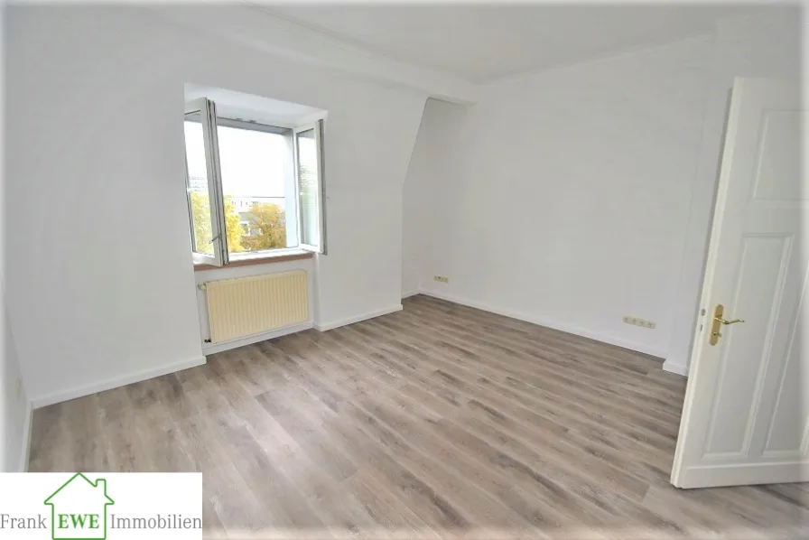 Wohnzimmer, 2-Zimmer-Wohnung mit Einbauküche zur Miete in Düsseldorf Oberkassel