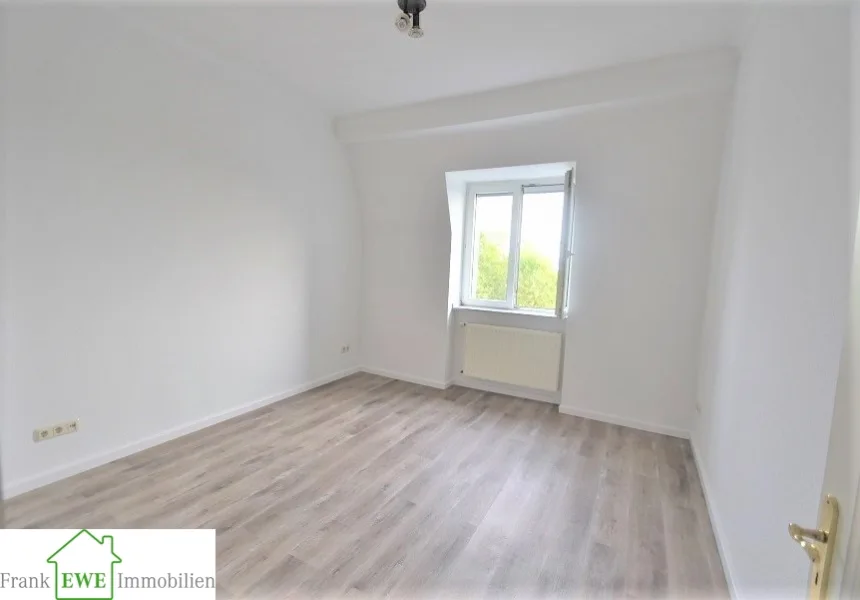 Schlafzimmer, 2-Zimmer-Wohnung mit Einbauküche zur Miete in Düsseldorf Oberkassel