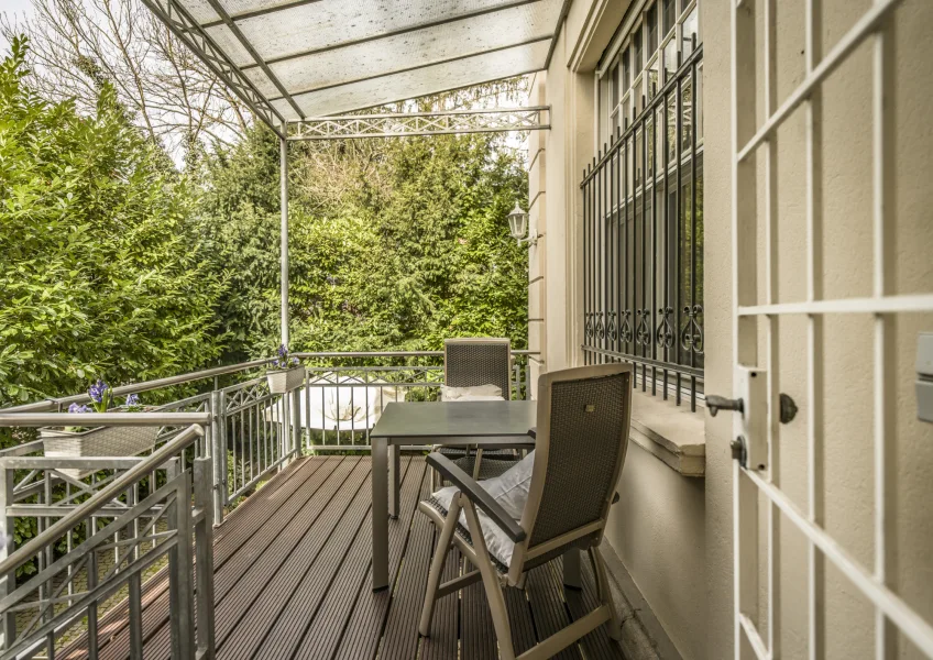 Balkon mit Zugang zum eigenen Garten