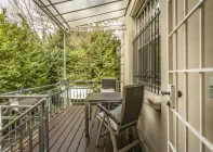 Balkon mit Zugang zum eigenen Garten