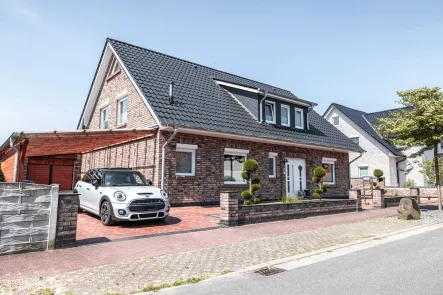 Ansicht  - Haus kaufen in Schiffdorf / Spaden - Spaden // Modernes Ein-/Zweifamilienhaus in bester Lage mit Sauna