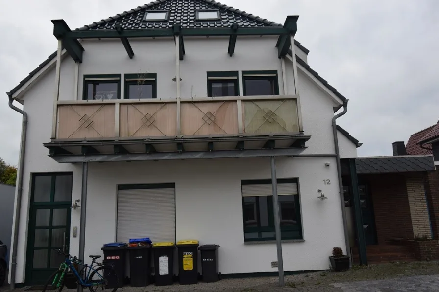 Außenansicht - Wohnung mieten in Bremerhaven - Bremerhaven - Wulsdorf // Wohnen über 2 Etagen mit schöner Dachterrasse