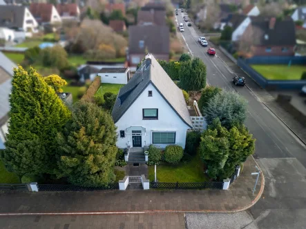  - Haus kaufen in Bremerhaven - Bremerhaven-Bürgerpark // Freistehendes Einfamilienhaus auf großzügigen Grundstück