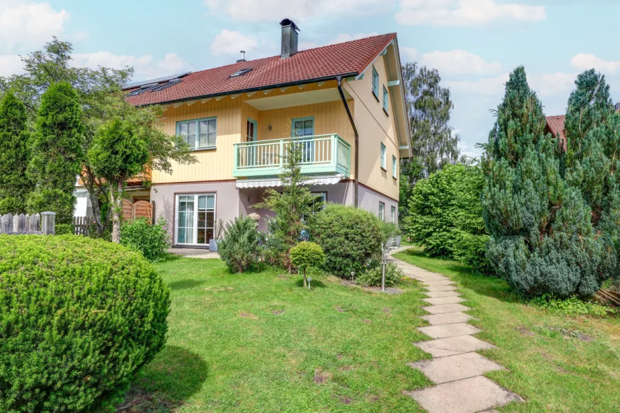 Die Westansicht - Haus kaufen in Andechs / Erling - Praktische Doppelhaushälfte mit großem Garten