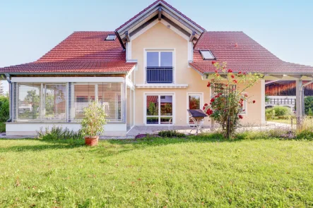 Ihr Wohntraum im Grünen - Haus kaufen in Pürgen - Modernes Mehrfamilienhaus in zentraler ruhiger Lage von Pürgen