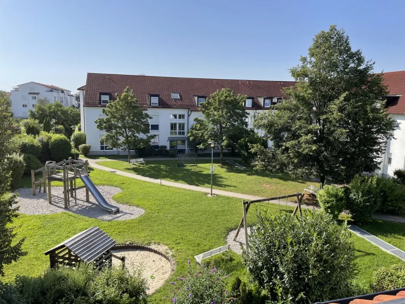 Aussicht von der Terrasse - Wohnung kaufen in Gilching - Praktische 2-Zimmer-Dachgeschoß-Wohnung als Kapitalanlage oder Selbstbezug