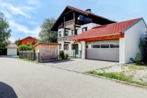 Ansicht von Osten mit Garage