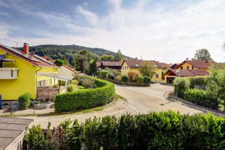 Ausblick zum Hohenpeißenberg - Haus kaufen in Hohenpeißenberg - Rendite-Chance oder Wohnen für die große Familie