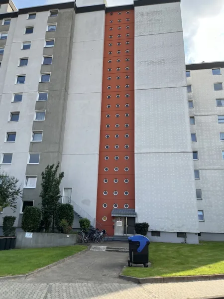  - Wohnung kaufen in Langenhagen - Renovierungsbedürftige 3 Zim-Wohnung in Langenhagen Zentrum