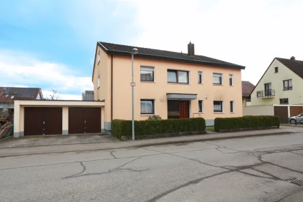 Ansicht - Haus kaufen in Böblingen - Vermietetes Zweifamilienhaus in Böblingen / Dagersheim mit Ausbaureserve