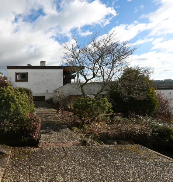 Holzgerlingen - Außen - Haus kaufen in Holzgerlingen - Bungalow mit Einliegerbereich in Holzgerlingen zu verkaufen