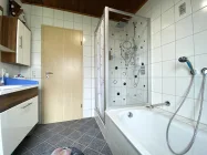 Badezimmer EG Bild 2