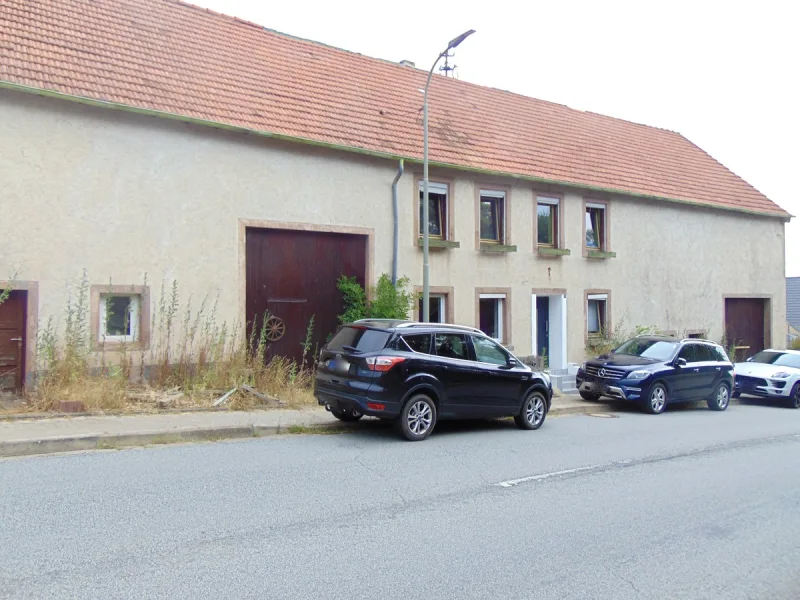 1 - Haus kaufen in Gersheim / Medelsheim - Altes Bauernhaus mit großem Grundstück in Medelsheim zu verkaufen